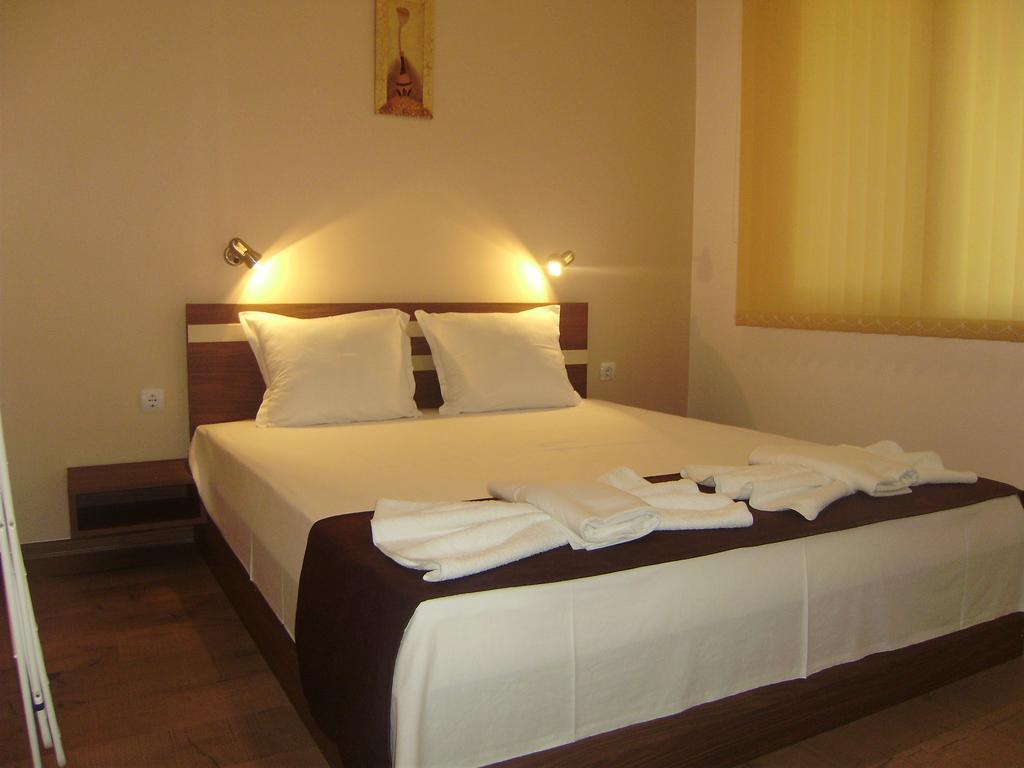 Apartments Vesi And Gery Pomorie Habitación foto