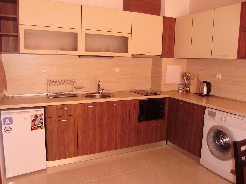 Apartments Vesi And Gery Pomorie Habitación foto